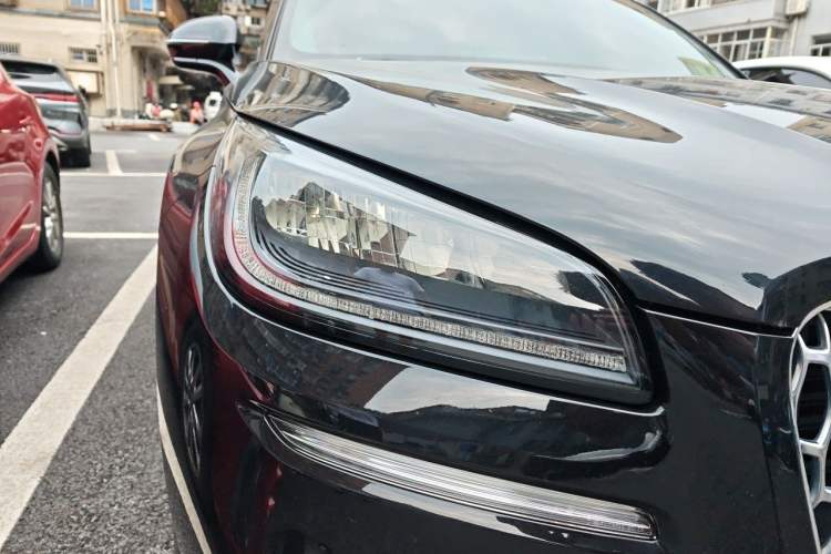 Used Lincoln Corsair 2022 2.0T Two-Wheel Drive Luxury Edition Right Front Headlight