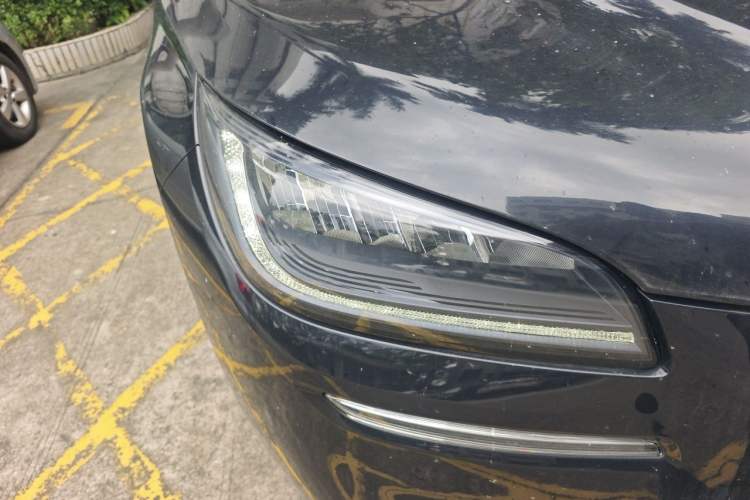 Used Lincoln Corsair 2022 2.0T Two-Wheel Drive Deluxe Edition Right Front Headlight