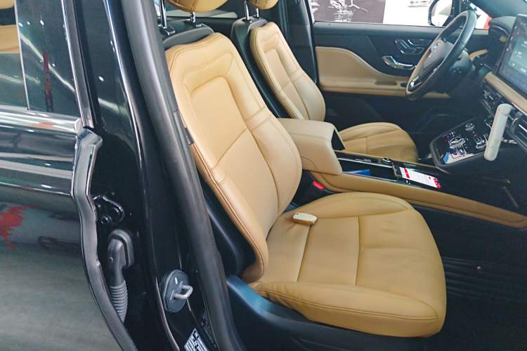Used Lincoln Corsair 2022 2.0T Two-Wheel Drive Luxury Edition Right Front Seat