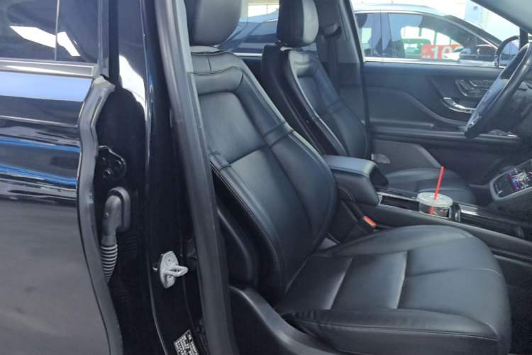 Used Lincoln Corsair 2022 2.0T Two-Wheel Drive Deluxe Edition Right Front Seat