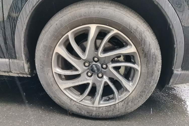 Used Lincoln Corsair 2022 2.0T Two-Wheel Drive Deluxe Edition Right Front Wheel Hub