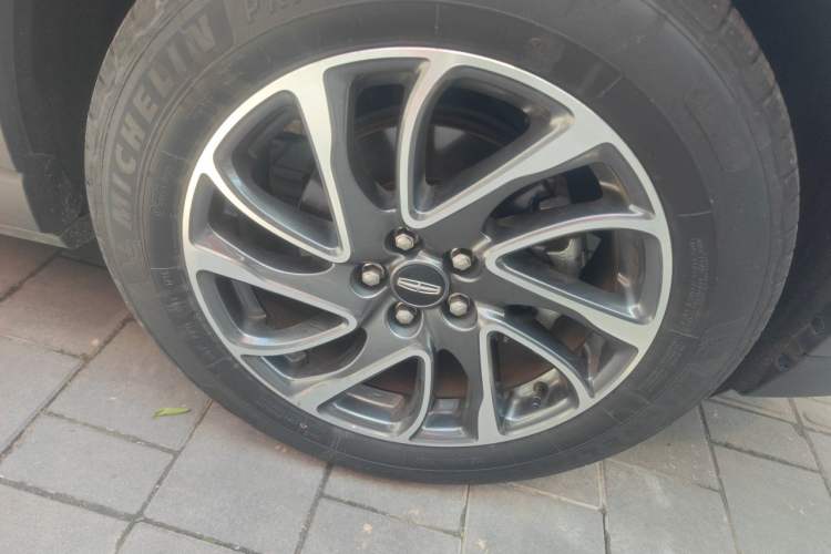 Used Lincoln Corsair 2022 2.0T Two-Wheel Drive Deluxe Edition Right Front Wheel Hub