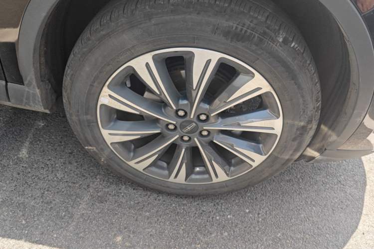 Used Lincoln Corsair 2022 2.0T Two-Wheel Drive Luxury Edition Right Front Wheel Hub