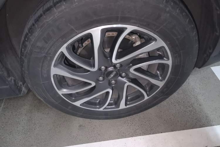 Used Lincoln Corsair 2022 2.0T Two-Wheel Drive Deluxe Edition Right Front Wheel Hub