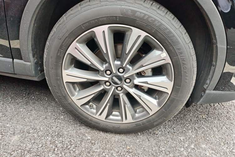 Used Lincoln Corsair 2022 2.0T Two-Wheel Drive Luxury Edition Right Front Wheel Hub