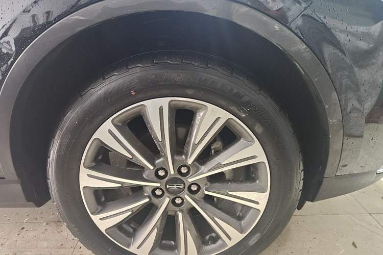 Used Lincoln Corsair 2022 2.0T Two-Wheel Drive Luxury Edition Right Front Wheel Hub
