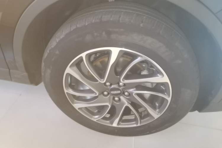 Used Lincoln Corsair 2022 Revised Version 2.0T Two-Wheel Drive Premium Edition Right Front Wheel Hub
