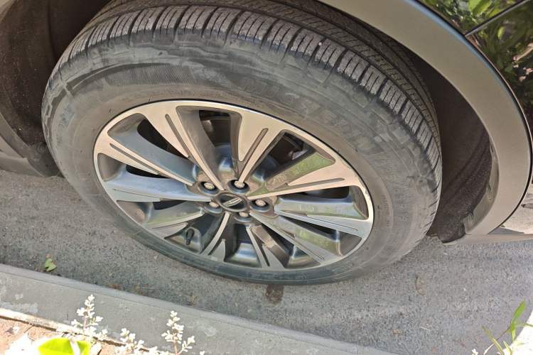 Used Lincoln Corsair 2022 Revised Version 2.0T Two-Wheel Drive Luxury Edition Right Front Wheel Hub