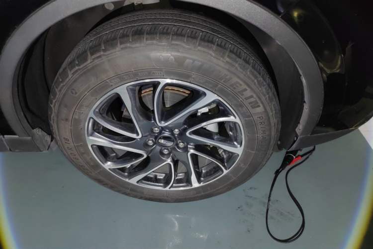 Used Lincoln Corsair 2022 Revised Version 2.0T Two-Wheel Drive Premium Edition Right Front Wheel Hub