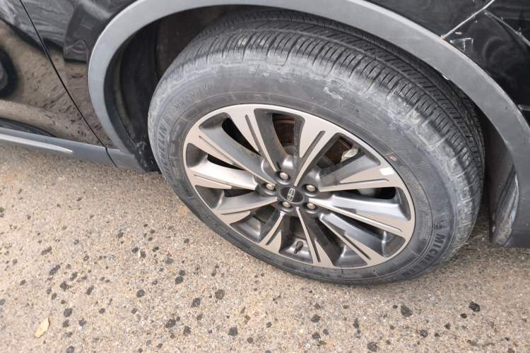 Used Lincoln Corsair 2022 2.0T Two-Wheel Drive Luxury Edition Right Front Wheel Hub