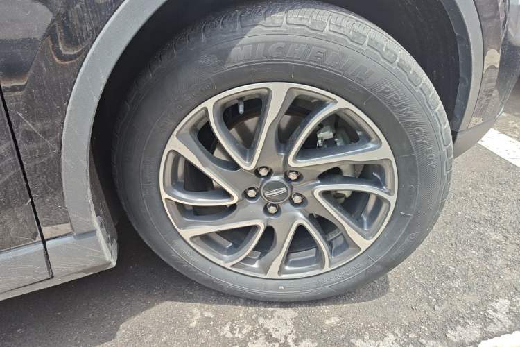 Used Lincoln Corsair 2022 2.0T Two-Wheel Drive Deluxe Edition Right Front Wheel Hub