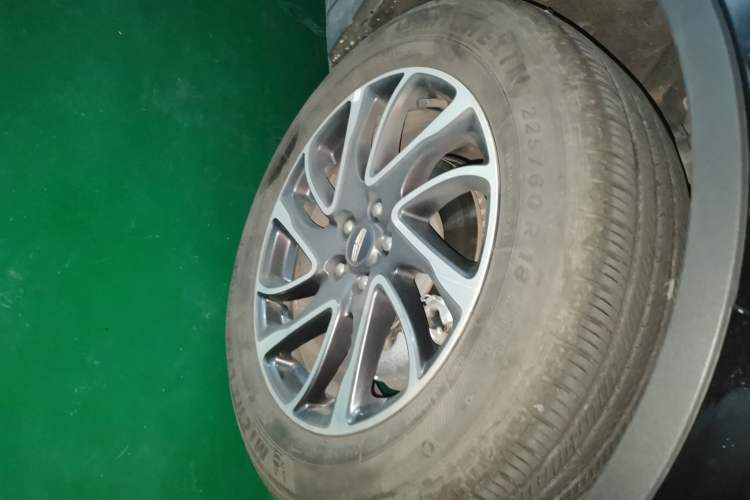 Used Lincoln Corsair 2022 2.0T Two-Wheel Drive Deluxe Edition Right Front Wheel Hub