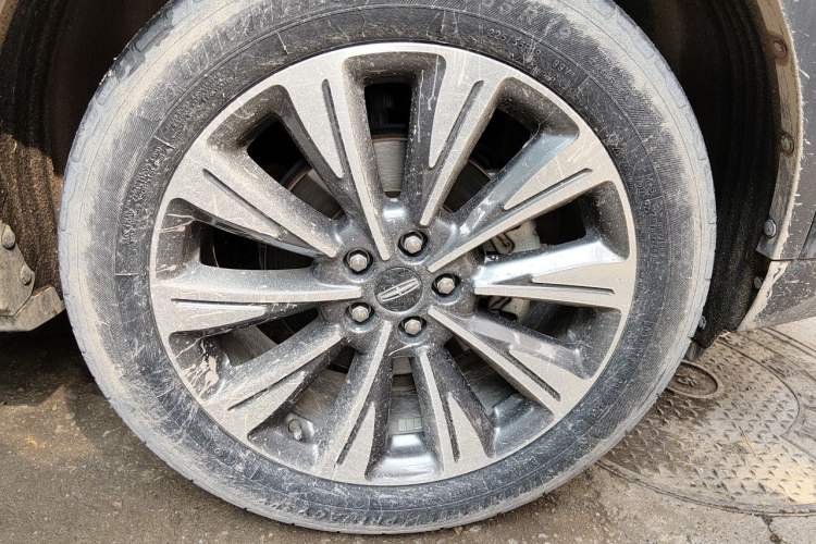 Used Lincoln Corsair 2022 2.0T Two-Wheel Drive Luxury Edition Right Front Wheel Hub
