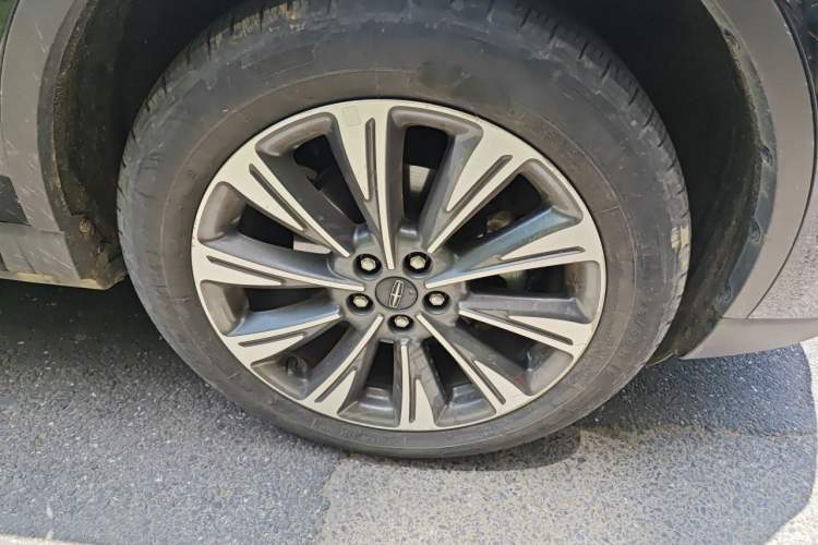Used Lincoln Corsair 2022 2.0T Two-Wheel Drive Luxury Edition Right Front Wheel Hub