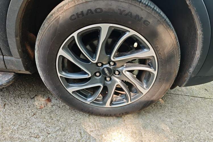 Used Lincoln Corsair 2022 2.0T Two-Wheel Drive Deluxe Edition Right Front Wheel Hub