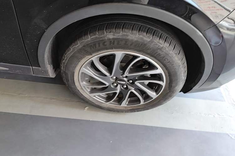 Used Lincoln Corsair 2022 2.0T Two-Wheel Drive Deluxe Edition Right Front Wheel Hub