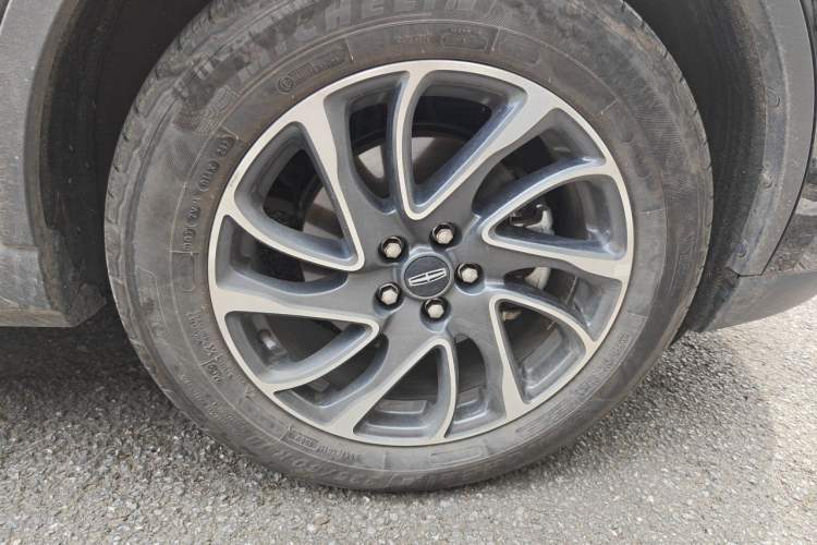 Used Lincoln Corsair 2022 Revised Version 2.0T Two-Wheel Drive Premium Edition Right Front Wheel Hub