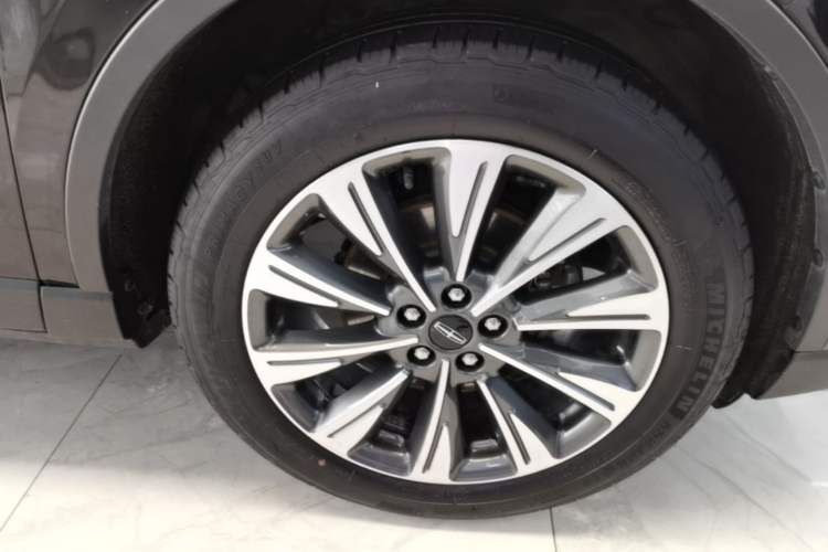 Used Lincoln Corsair 2022 2.0T Two-Wheel Drive Luxury Edition Right Front Wheel Hub