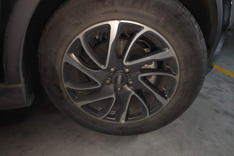 Used Lincoln Corsair 2022 2.0T Two-Wheel Drive Deluxe Edition Right Front Wheel Hub
