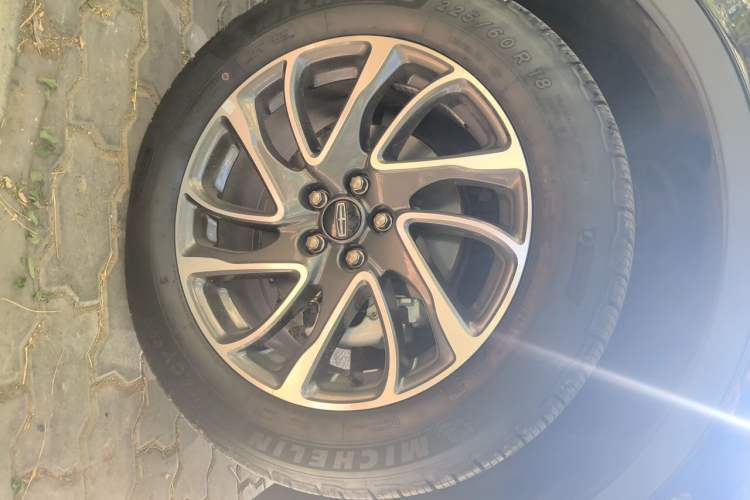 Used Lincoln Corsair 2022 Revised Version 2.0T Two-Wheel Drive Premium Edition Right Front Wheel Hub