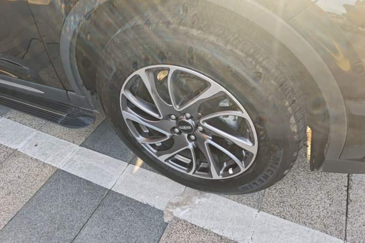 Used Lincoln Corsair 2022 Revised Version 2.0T Two-Wheel Drive Premium Edition Right Front Wheel Hub