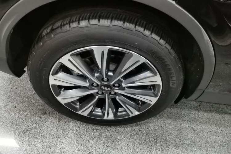 Used Lincoln Corsair 2022 2.0T Two-Wheel Drive Luxury Edition Right Rear Wheel Hub