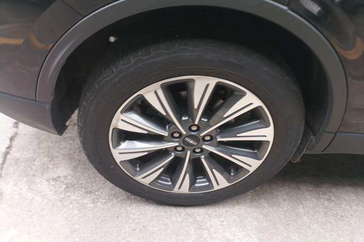 Used Lincoln Corsair 2022 2.0T Two-Wheel Drive Luxury Edition Right Rear Wheel Hub