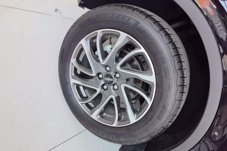 Used Lincoln Corsair 2022 Revised Version 2.0T Two-Wheel Drive Premium Edition Right Rear Wheel Hub