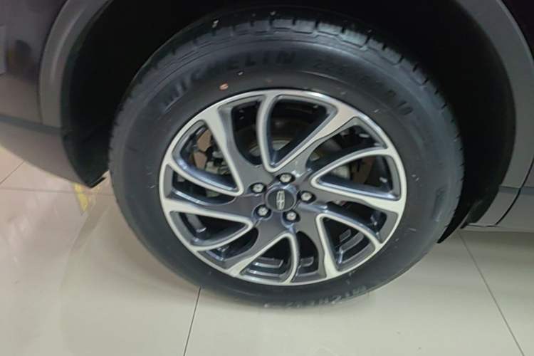 Used Lincoln Corsair 2022 2.0T Two-Wheel Drive Deluxe Edition Right Rear Wheel Hub