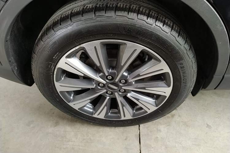 Used Lincoln Corsair 2022 2.0T Two-Wheel Drive Luxury Edition Right Rear Wheel Hub