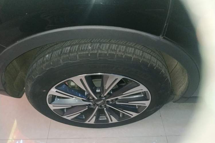 Used Lincoln Corsair 2022 2.0T Two-Wheel Drive Luxury Edition Right Rear Wheel Hub