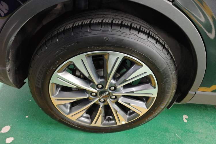 Used Lincoln Corsair 2022 2.0T Two-Wheel Drive Luxury Edition Right Rear Wheel Hub
