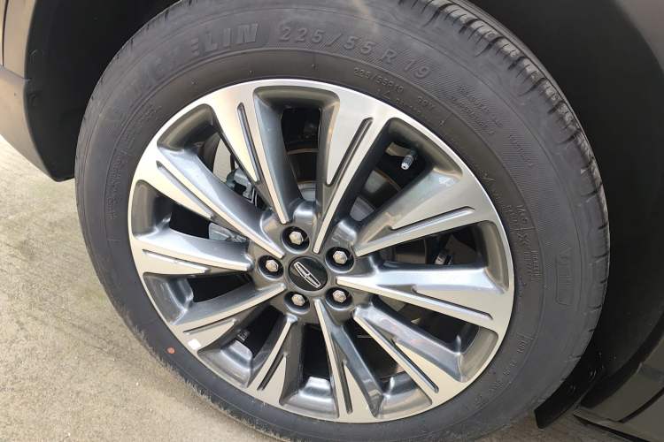 Used Lincoln Corsair 2022 2.0T Two-Wheel Drive Luxury Edition Right Rear Wheel Hub
