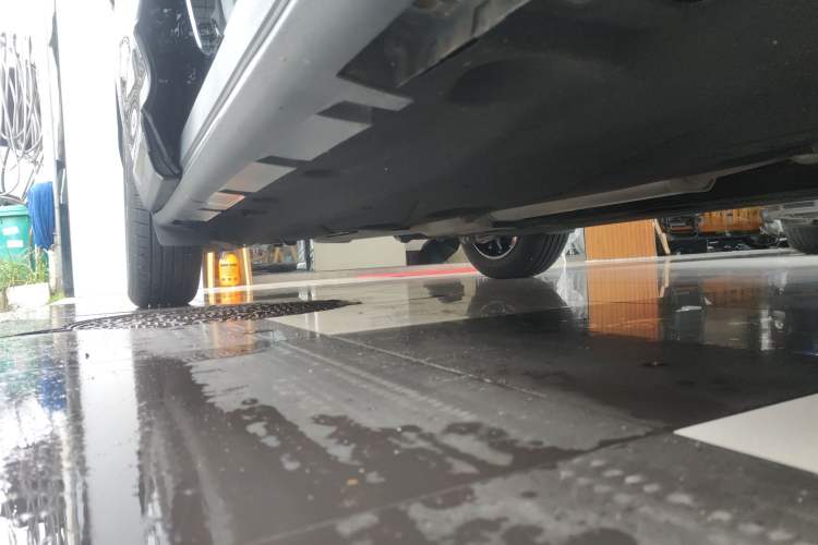 Used Lincoln Corsair 2022 2.0T Two-Wheel Drive Luxury Edition Right Side Sill