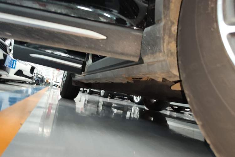 Used Lincoln Corsair 2022 2.0T Two-Wheel Drive Deluxe Edition Right Side Sill
