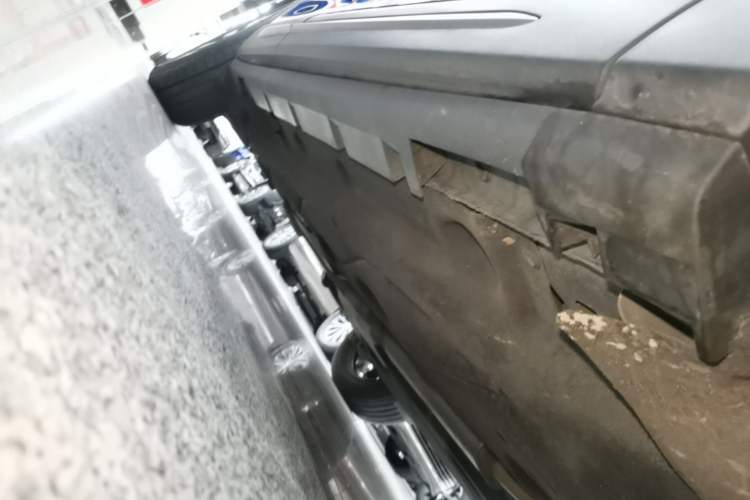 Used Lincoln Corsair 2022 2.0T Two-Wheel Drive Luxury Edition Right Side Sill