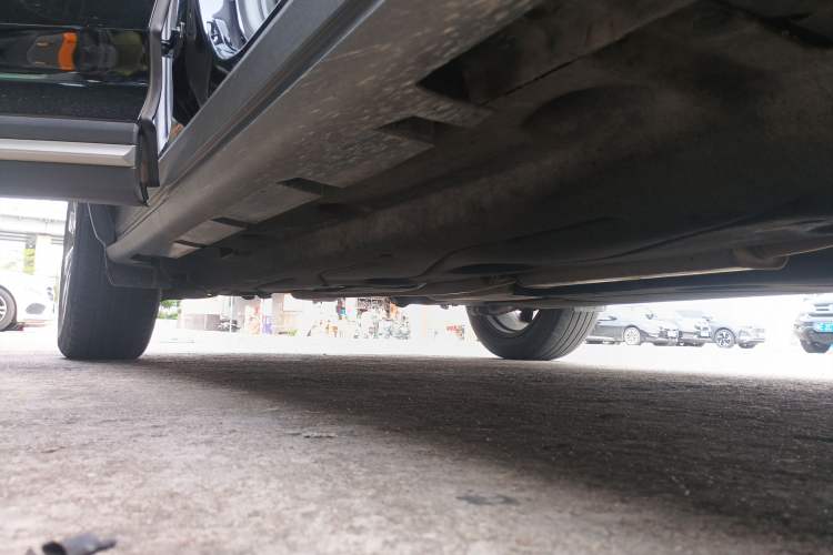 Used Lincoln Corsair 2022 2.0T Two-Wheel Drive Luxury Edition Right Side Sill