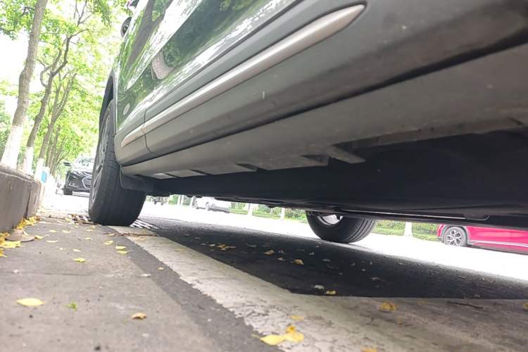 Used Lincoln Corsair 2022 2.0T Two-Wheel Drive Deluxe Edition Right Side Sill