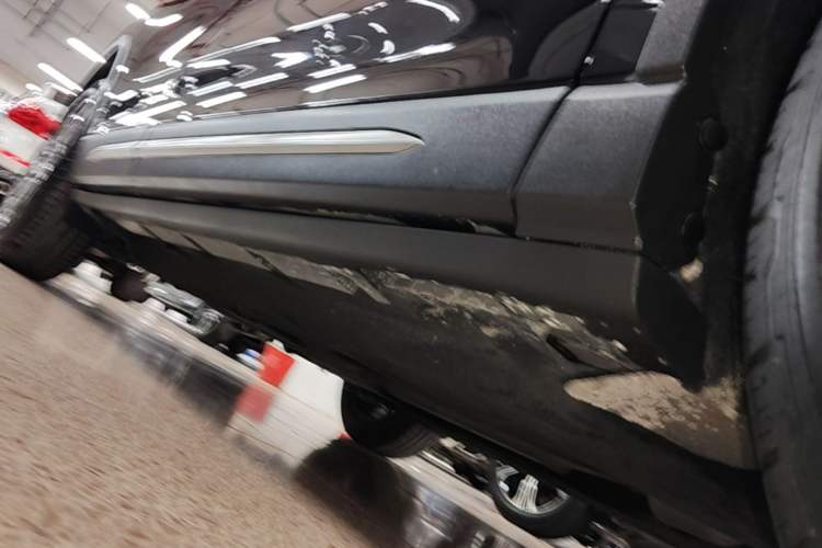 Used Lincoln Corsair 2022 2.0T Two-Wheel Drive Deluxe Edition Right Side Sill