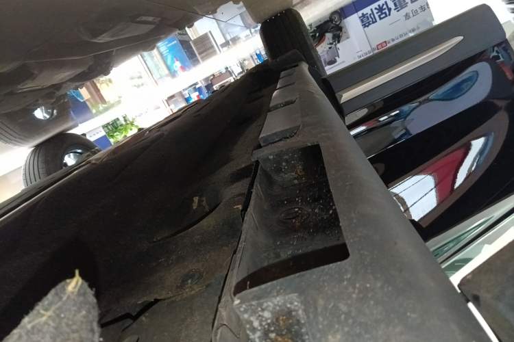 Used Lincoln Corsair 2022 Revised Version 2.0T Two-Wheel Drive Premium Edition Right Side Sill