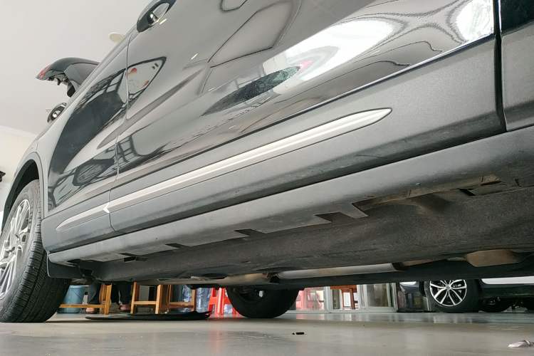 Used Lincoln Corsair 2022 Revised Version 2.0T Two-Wheel Drive Premium Edition Right Side Sill