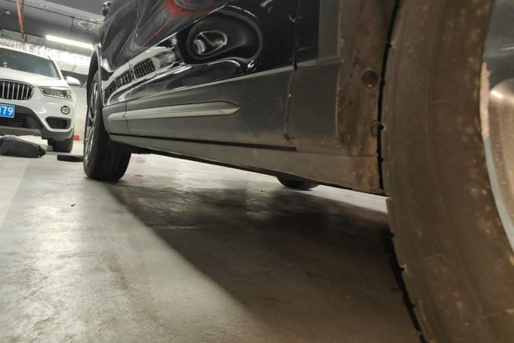 Used Lincoln Corsair 2022 2.0T Two-Wheel Drive Luxury Edition Right Side Sill