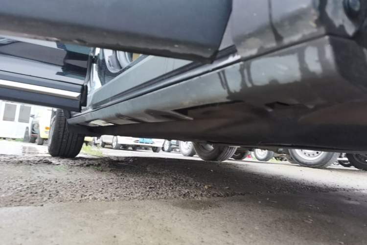 Used Lincoln Corsair 2022 2.0T Two-Wheel Drive Luxury Edition Right Side Sill
