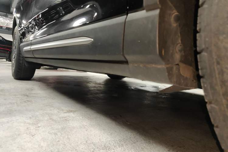 Used Lincoln Corsair 2022 2.0T Two-Wheel Drive Deluxe Edition Right Side Sill