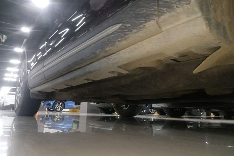 Used Lincoln Corsair 2022 2.0T Two-Wheel Drive Luxury Edition Right Side Sill