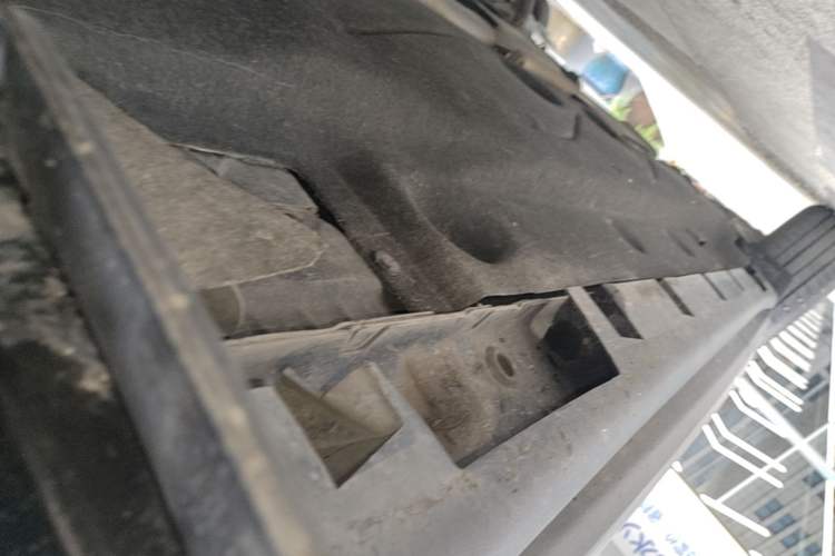 Used Lincoln Corsair 2022 2.0T Two-Wheel Drive Deluxe Edition Right Side Sill
