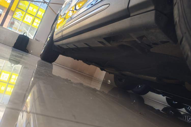 Used Lincoln Corsair 2022 2.0T Two-Wheel Drive Deluxe Edition Right Side Sill