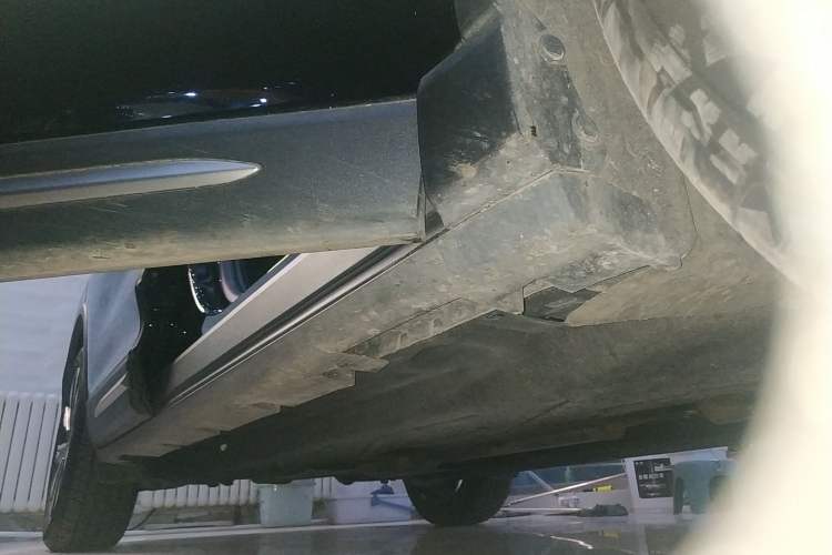 Used Lincoln Corsair 2022 2.0T Two-Wheel Drive Luxury Edition Right Side Sill