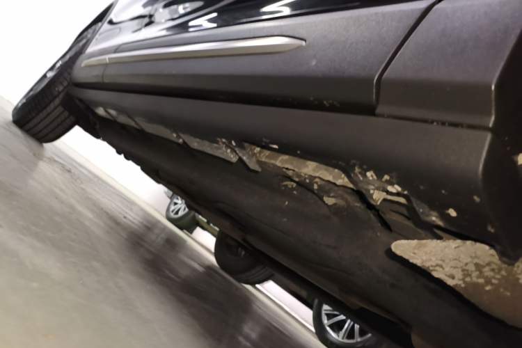 Used Lincoln Corsair 2022 2.0T Two-Wheel Drive Deluxe Edition Right Side Sill