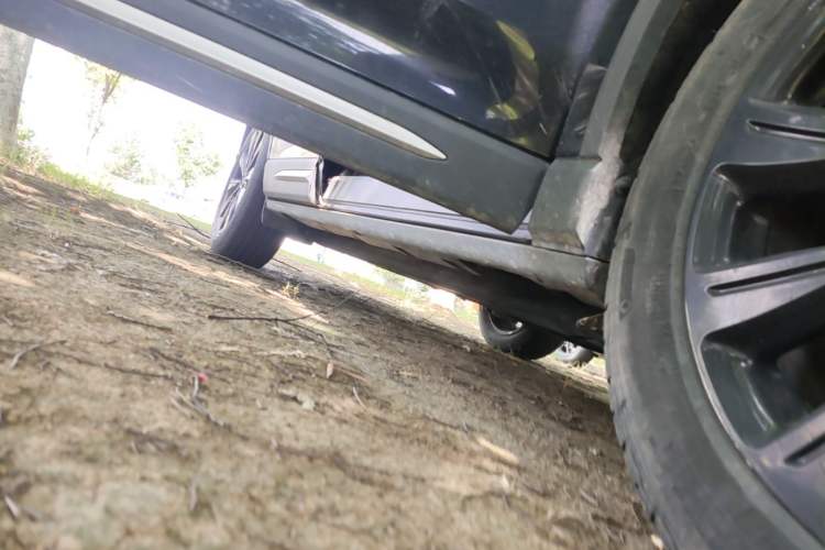 Used Lincoln Corsair 2022 2.0T Two-Wheel Drive Luxury Edition Right Side Sill